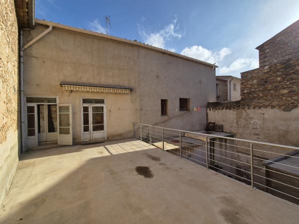 Maison de village avec extérieur et grand garage !