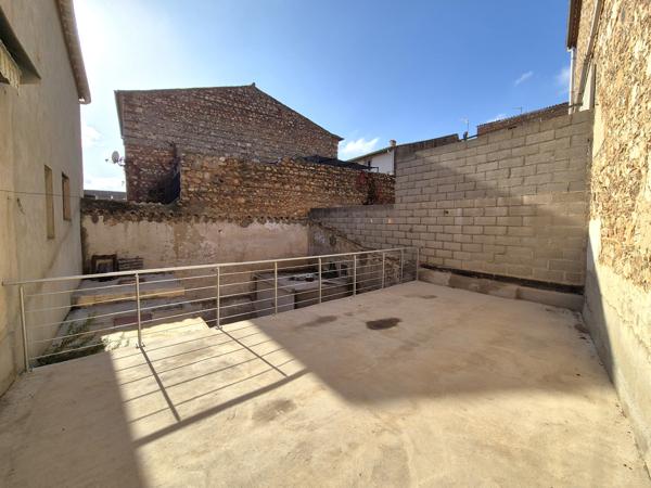 Maison de village avec extérieur et grand garage !