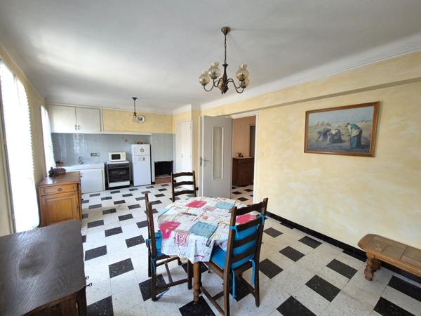 Maison de village avec extérieur et grand garage !