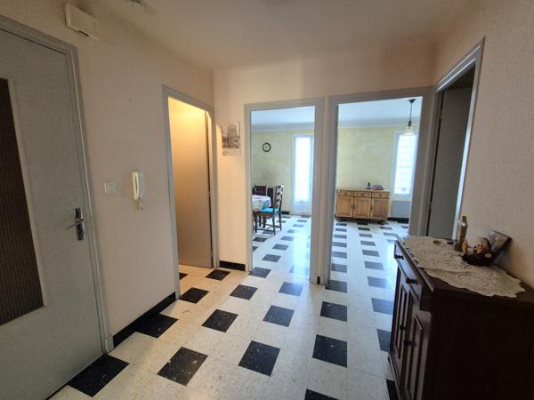 Maison de village avec extérieur et grand garage !