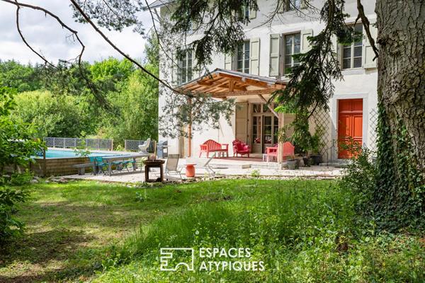Propriété de prestige : ancien couvent rénové avec piscine et parc