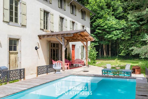 Propriété de prestige : ancien couvent rénové avec piscine et parc