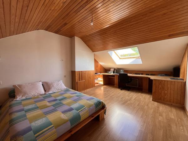 Maison
                                                                                                                                                                                                                                                                                                                        6 pièce(s)                                                                                                                                                                                                          4 chambre(s)                                                                                                                                                                                                          150  m²