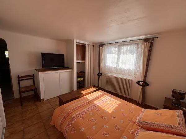 Maison
                                                                                                                                                                                                                                                                                                                        6 pièce(s)                                                                                                                                                                                                          4 chambre(s)                                                                                                                                                                                                          150  m²