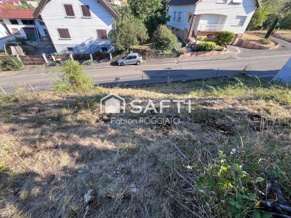 Vends terrain de construction au dessus de la route