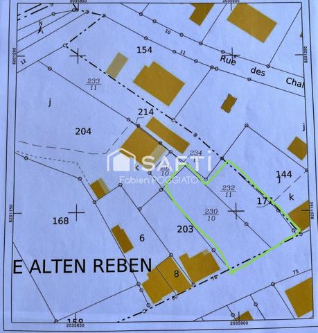 Vends terrain de construction au dessus de la route