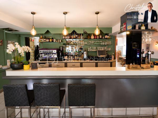 Christophe Debien – BSK Immobilier vous propose à la vente les murs commerciaux d'un restaurant-pizzeria idéalement situé au sud du secteur de Montaigu, au cœur d'une commune dynamique d'environ 3 700 habitants.

Bénéficiant d'un emplacement stratégique et d'une zone de chalandise d'environ 25 000 habitants à moins de 10 minutes, ce local commercial profite d'un environnement favorable à l'activité économique ainsi que d'une clientèle fidèle et régulière.

Le bien développe une surface exploitable d'environ 128 m² et accueille actuellement un restaurant-pizzeria disposant d'une capacité d'environ 80 couverts, répartis entre :
•	40 couverts en salle,
•	40 couverts en terrasse.

Les murs sont vendus occupés, avec un bail commercial en cours jusqu'en mars 2028, offrant une excellente visibilité locative.
Le loyer actuel est de 1 200 € par mois, soit 14 400 € de revenus locatifs annuels, représentant une rentabilité locative brute d'environ 8,9 % sur le prix de vente, un atout particulièrement recherché pour un investissement patrimonial.

L'emplacement, la qualité de l'exploitation actuelle et le dynamisme du secteur en font un bien particulièrement attractif pour un investisseur souhaitant acquérir des murs commerciaux déjà loués.

Les atouts du bien
•	Emplacement stratégique au cœur d'une commune dynamique,
•	Surface exploitable d'environ 128 m²,
•	Restaurant en activité,
•	Bail commercial sécurisé jusqu'en mars 2028,
•	Revenus locatifs de 14 400 € par an,
•	Rentabilité locative brute d'environ 8,9 %,
•	Zone de chalandise d'environ 25 000 habitants,
•	Investissement patrimonial avec locataire en place,
•	Possibilité, à terme, de récupérer les locaux à l'échéance du bail selon les dispositions du bail commercial et de la réglementation en vigueur.

Plusieurs possibilités d'acquisition

Afin de répondre aux différents projets des acquéreurs, plusieurs solutions sont envisageables :

• Acquisition des murs commerciaux uniquement : 162 000 € FAI

Une opportunité idéale pour un investisseur souhaitant bénéficier immédiatement de revenus locatifs sécurisés grâce à un bail commercial en cours et un locataire exploitant déjà en place.

• Acquisition du fonds de commerce uniquement : 125 000 € FAI

Pour un professionnel de la restauration souhaitant reprendre une affaire reconnue et poursuivre immédiatement son activité dans le cadre du bail commercial existant.

• Acquisition de l'ensemble (fonds de commerce + murs commerciaux) : 280 000 € FAI

La solution idéale pour devenir propriétaire de votre outil de travail tout en constituant un patrimoine immobilier. Vous supprimez le coût du loyer commercial, maîtrisez pleinement votre exploitation et valorisez votre investissement sur le long terme.

Prix de vente
162 000 € Frais d'Agence Inclus
Honoraires : 12 000 € TTC Inclus soit 7,41 % du prix FAI soit 10 000 € HT

Pour tout renseignement complémentaire, obtenir les éléments du bail ou organiser une visite :
Christophe Debien
BSK Immobilier

Dossier complet, bail commercial et éléments financiers disponibles sur demande.