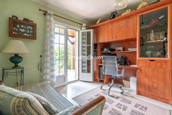 Vente                                                      Maison
                        
                     6 pièces                      142 m2                     à Boissy-Saint-Léger