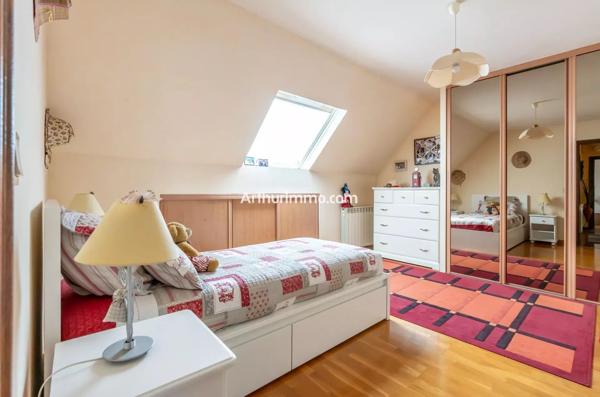 Vente                                                      Maison
                        
                     6 pièces                      142 m2                     à Boissy-Saint-Léger