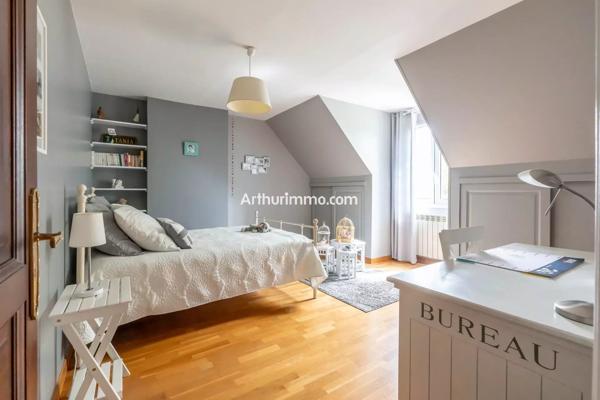 Vente                                                      Maison
                        
                     6 pièces                      142 m2                     à Boissy-Saint-Léger