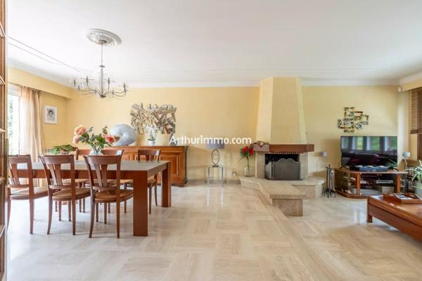 Vente                                                      Maison
                        
                     6 pièces                      142 m2                     à Boissy-Saint-Léger