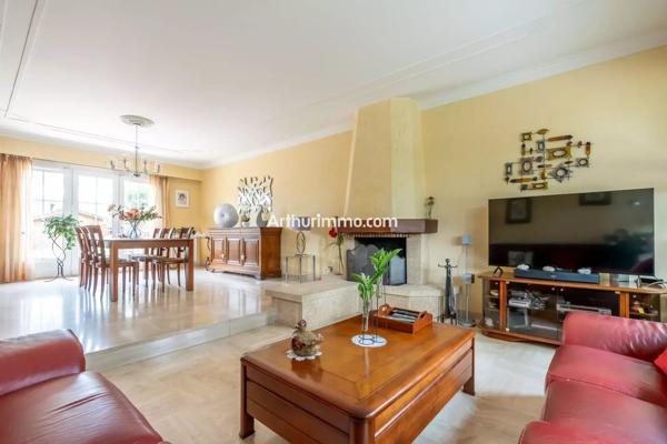 Vente                                                      Maison
                        
                     6 pièces                      142 m2                     à Boissy-Saint-Léger