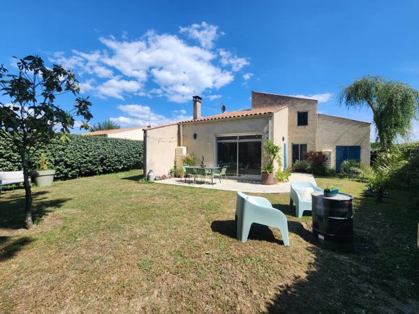 À VENDRE ILE D'OLERON – Maison individuelle coup de cœur 5 pièces 114m² – Terrain clos & terrasse + Garage – 417 000 € FAI