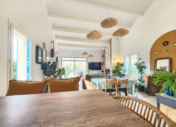 À VENDRE ILE D'OLERON – Maison individuelle coup de cœur 5 pièces 114m² – Terrain clos & terrasse + Garage – 417 000 € FAI