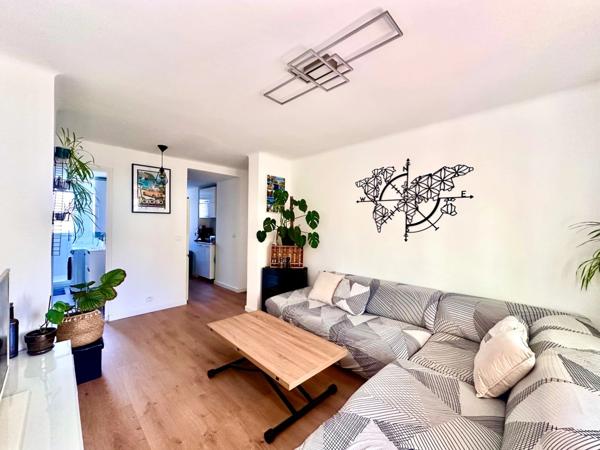 Marseille 4ème, proche de St Barnabé et Montolivet, T3 Traversant de 52m2 avec Loggia, Terrasse et cave.