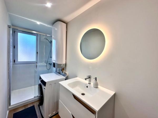 Marseille 4ème, proche de St Barnabé et Montolivet, T3 Traversant de 52m2 avec Loggia, Terrasse et cave.