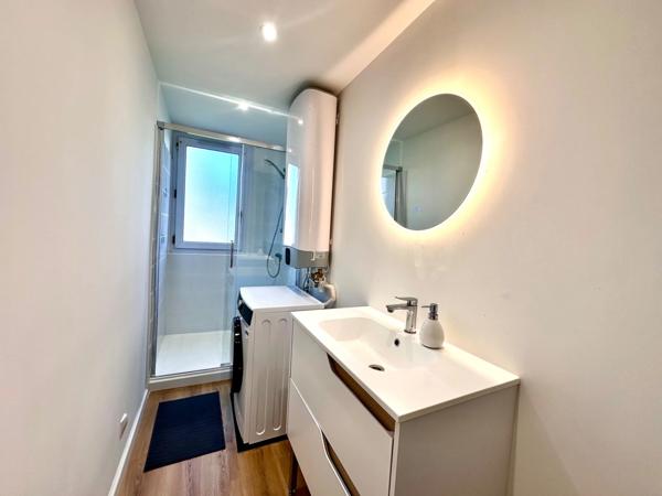 Marseille 4ème, proche de St Barnabé et Montolivet, T3 Traversant de 52m2 avec Loggia, Terrasse et cave.