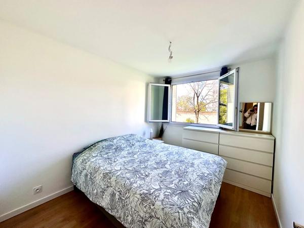 Marseille 4ème, proche de St Barnabé et Montolivet, T3 Traversant de 52m2 avec Loggia, Terrasse et cave.