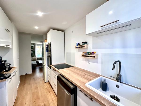 Marseille 4ème, proche de St Barnabé et Montolivet, T3 Traversant de 52m2 avec Loggia, Terrasse et cave.