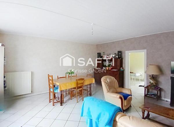 Maison avec 2 chambres , un garage et terrain clos