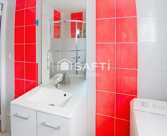 Maison avec 2 chambres , un garage et terrain clos