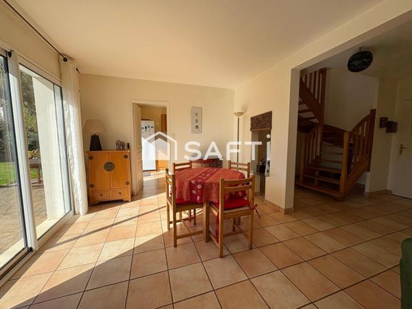 MAISON DE 112 M2, 3 CHAMBRES A 300M DE KERVOYAL SUR TERRAIN DE 800M2