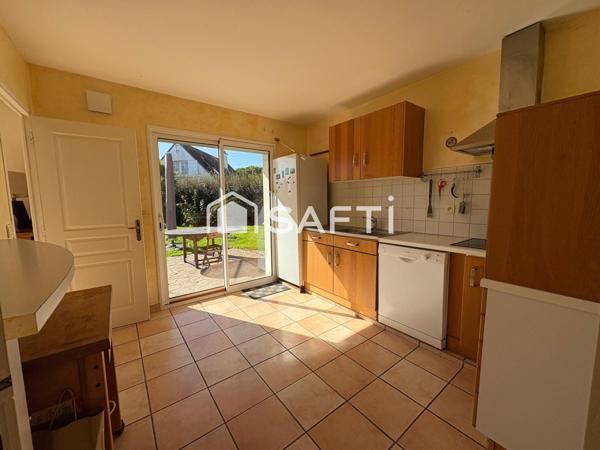 MAISON DE 112 M2, 3 CHAMBRES A 300M DE KERVOYAL SUR TERRAIN DE 800M2