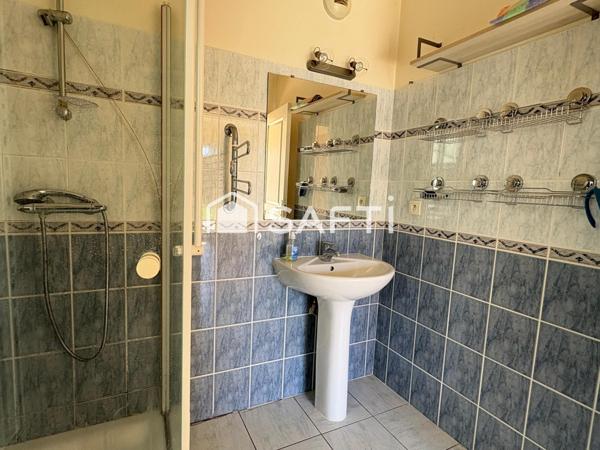 MAISON DE 112 M2, 3 CHAMBRES A 300M DE KERVOYAL SUR TERRAIN DE 800M2