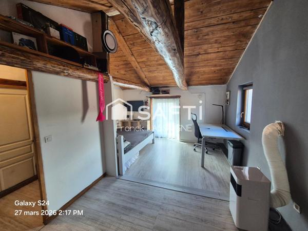 Immeuble avec appartements, caves et garages