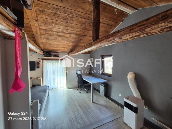 Immeuble avec appartements, caves et garages