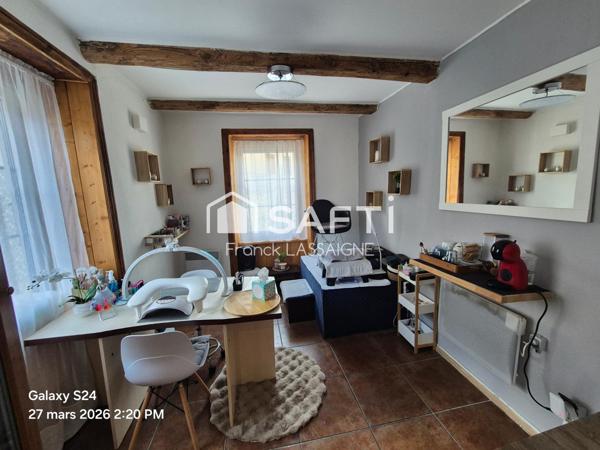 Immeuble avec appartements, caves et garages