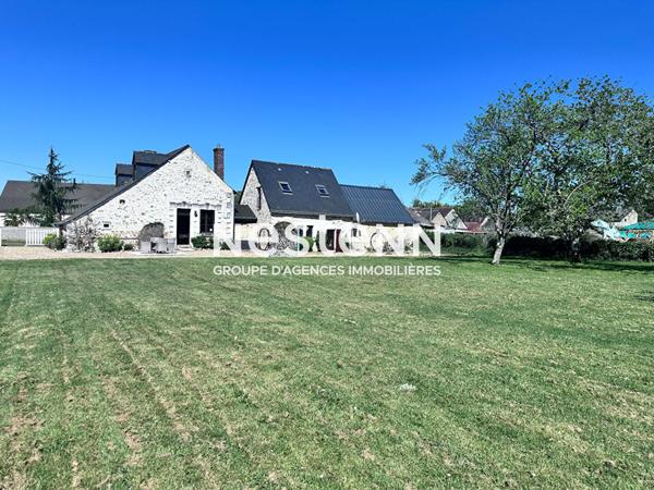 Vente propriété de charme dans la Vallée du Loir avec maison principale de 104 m² et gîte indépendant de 44 m², grand terrain verdoyant à Vaas (72500)