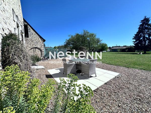 Vente propriété de charme dans la Vallée du Loir avec maison principale de 104 m² et gîte indépendant de 44 m², grand terrain verdoyant à Vaas (72500)