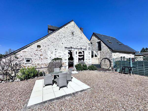 Vente propriété de charme dans la Vallée du Loir avec maison principale de 104 m² et gîte indépendant de 44 m², grand terrain verdoyant à Vaas (72500)