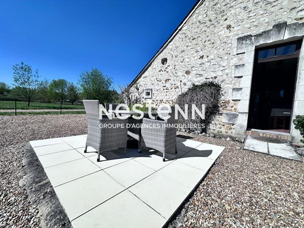 Vente propriété de charme dans la Vallée du Loir avec maison principale de 104 m² et gîte indépendant de 44 m², grand terrain verdoyant à Vaas (72500)