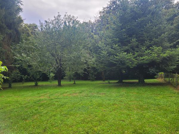 Terrain de 1941m², rare sur le secteur!