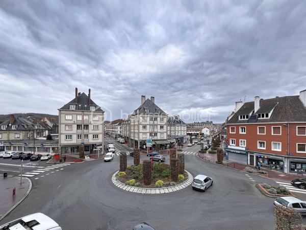 Votre agent Laurène Vimard vous présente ce BEL APPARTEMENT T4 (avec 3 chambres) de 83,10m2 situé dans une copropriété bénévole.

***Ses ATOUTS : 
Spacieux 
Disposant d'un balcon
Emplacement n°1 en hyper centre

*** DESCRIPTION DE CE BIEN
Entrée, cuisine indépendante non aménagée, séjour avec balcon, 3 chambres, salle de douches et wc indépendant.

*** COTE TECHNIQUE : 
Chauffage au gaz de ville. 
Compteur individuel en eau, électricité et gaz.

*** INFO COPROPRIETE :
Charges mensuelles : environ 23€ mensuel.
Pas de procédure en cours.

A VOIR ABSOLUMENT !!

Avis de votre agent : "Ici, tout se fait à pieds ! Courses, école, transports en commun... profitez pleinement des avantages d'être au coeur d'un centre ville !»