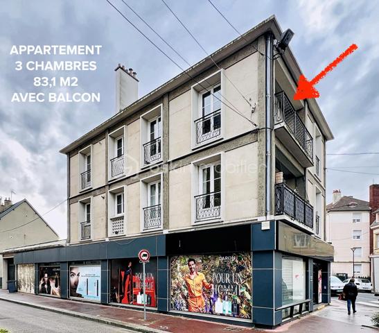 Votre agent Laurène Vimard vous présente ce BEL APPARTEMENT T4 (avec 3 chambres) de 83,10m2 situé dans une copropriété bénévole.

***Ses ATOUTS : 
Spacieux 
Disposant d'un balcon
Emplacement n°1 en hyper centre

*** DESCRIPTION DE CE BIEN
Entrée, cuisine indépendante non aménagée, séjour avec balcon, 3 chambres, salle de douches et wc indépendant.

*** COTE TECHNIQUE : 
Chauffage au gaz de ville. 
Compteur individuel en eau, électricité et gaz.

*** INFO COPROPRIETE :
Charges mensuelles : environ 23€ mensuel.
Pas de procédure en cours.

A VOIR ABSOLUMENT !!

Avis de votre agent : "Ici, tout se fait à pieds ! Courses, école, transports en commun... profitez pleinement des avantages d'être au coeur d'un centre ville !»