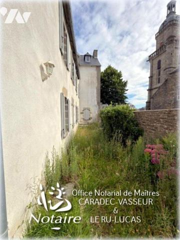 Ensemble immobilier de caractère - Commerce et habitation - Emplacement N°1 au cœur de Lesneven 