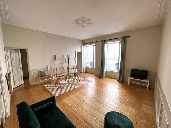 A VENDRE – Appartement T3 au charme de l’ancien – VANNE HYPER CENTRE