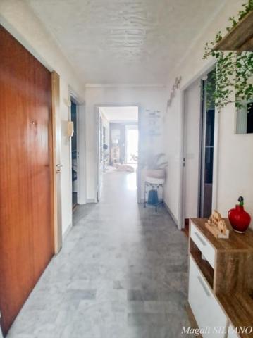 4 pièces traversant vue mer GRASSE SUD dernier étage