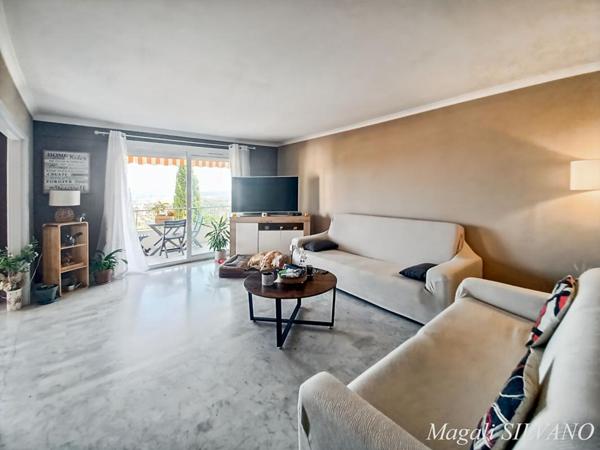 4 pièces traversant vue mer GRASSE SUD dernier étage