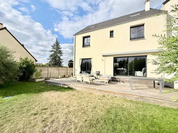 Maison 7 piéces 4 chambres. 899 000 € - Référence  994