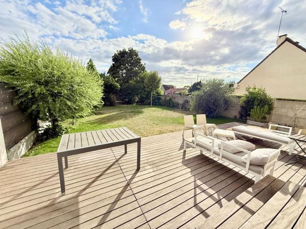 Maison 7 piéces 4 chambres. 899 000 € - Référence  994