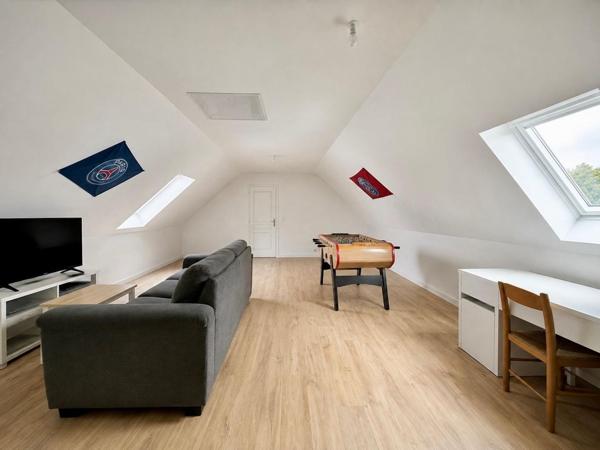 Maison 7 piéces 4 chambres. 899 000 € - Référence  994