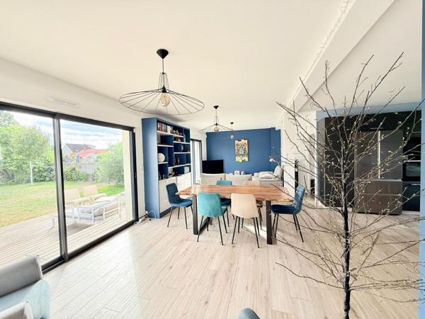 Maison 7 piéces 4 chambres. 899 000 € - Référence  994