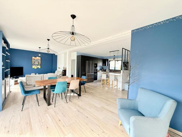 Maison 7 piéces 4 chambres. 899 000 € - Référence  994