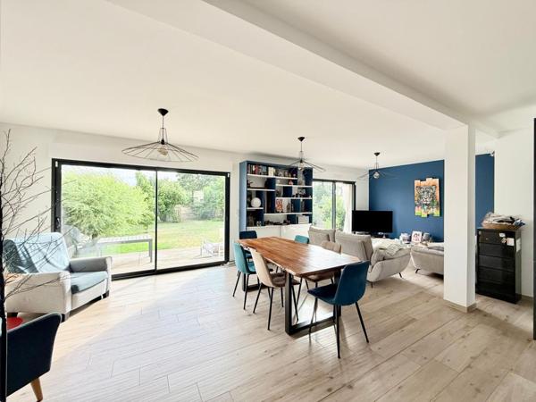 Maison 7 piéces 4 chambres. 899 000 € - Référence  994