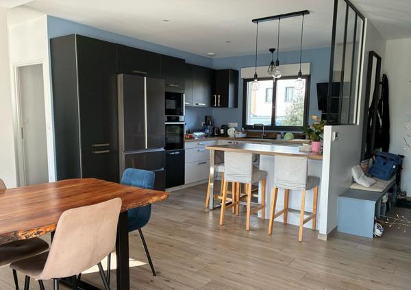 Maison 7 piéces 4 chambres. 899 000 € - Référence  994