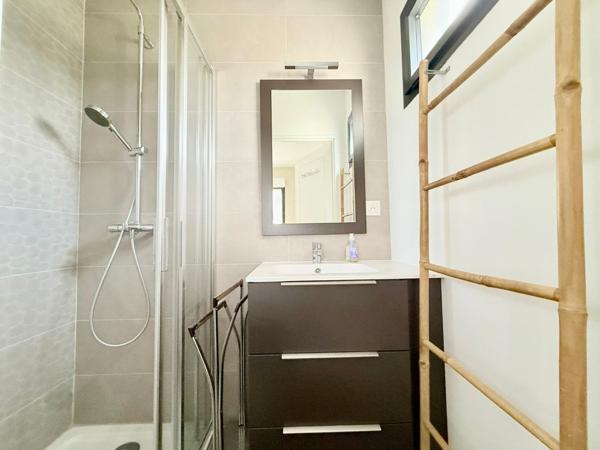 Maison 7 piéces 4 chambres. 899 000 € - Référence  994